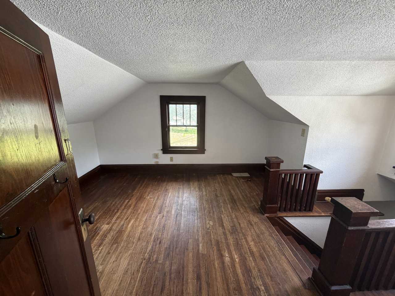 1064 S Oak Ave #NA - Photo 4 of 9