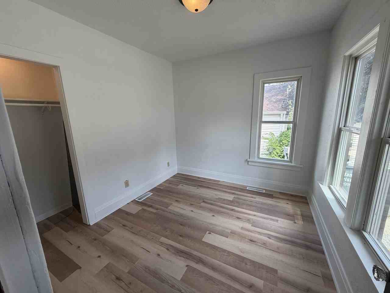1064 S Oak Ave #NA - Photo 5 of 9