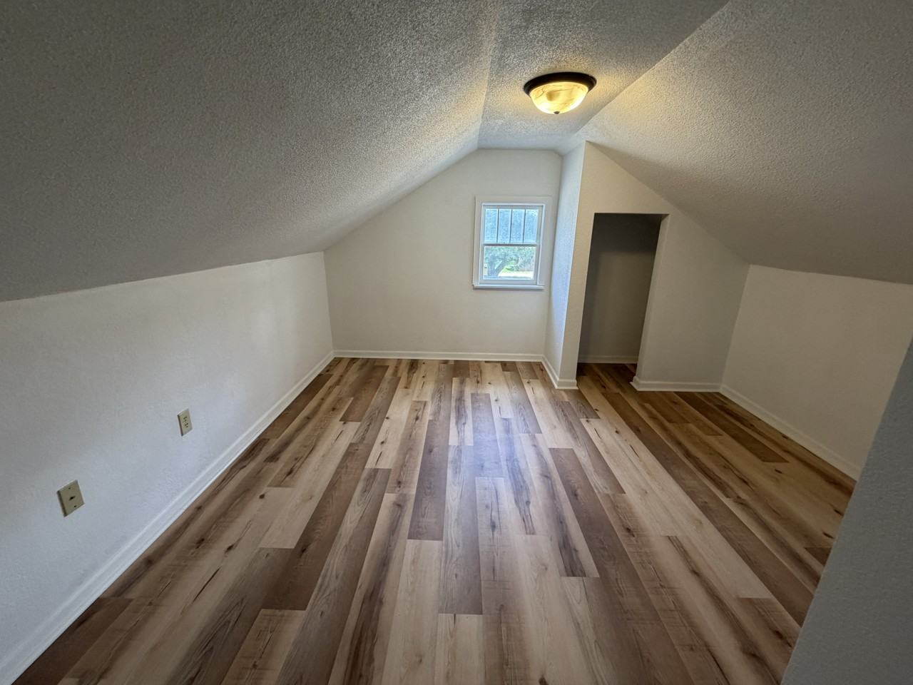 1064 S Oak Ave #NA - Photo 6 of 9