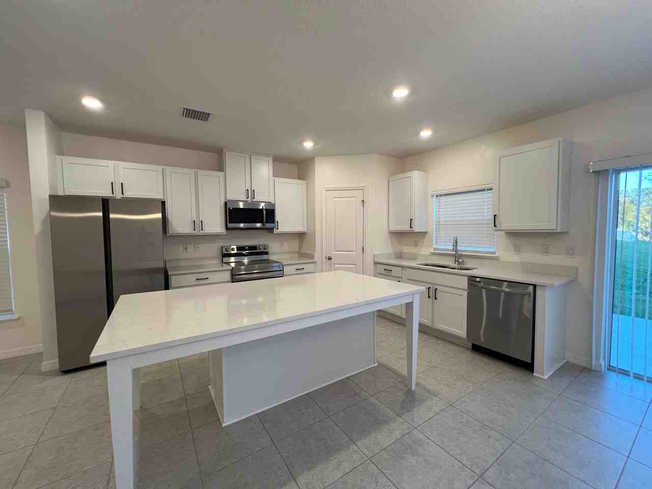 3904 Academia Ave - Photo 7 of 28