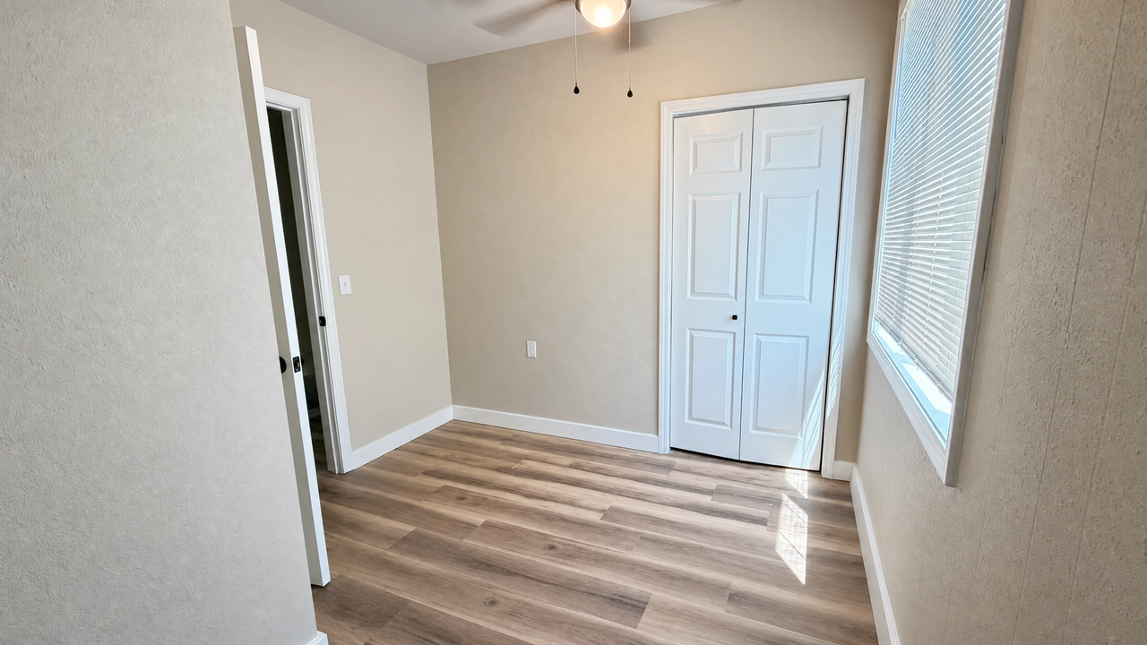 1127 Broadway Ave - Photo 5 of 12
