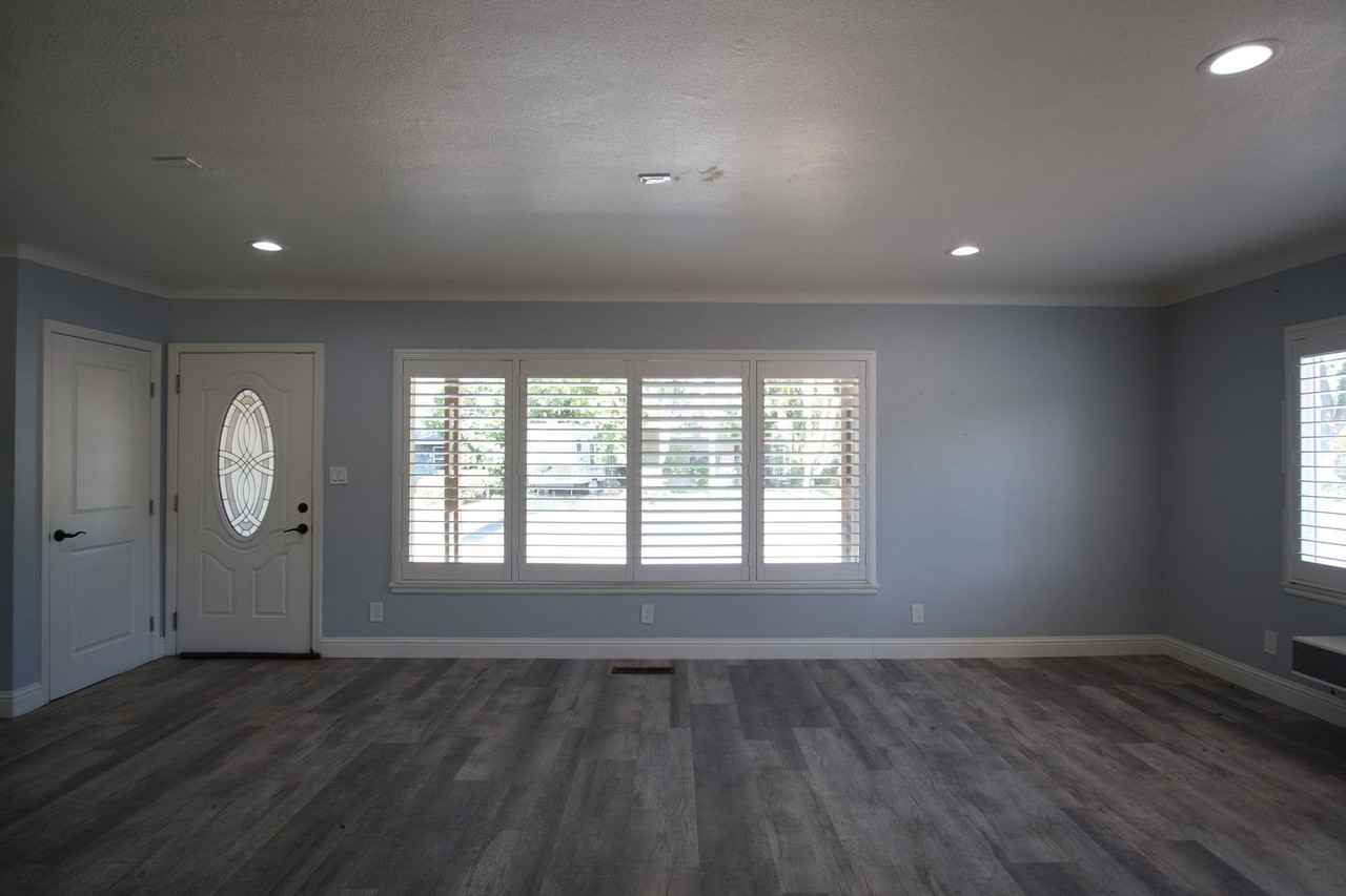 1436 Albany Avenue - Photo 6 of 29