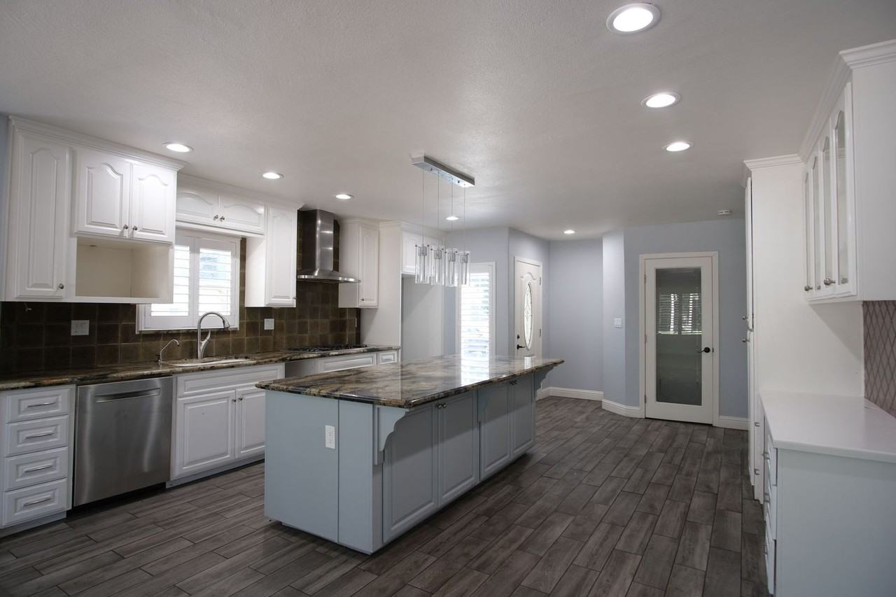 1436 Albany Avenue - Photo 7 of 30