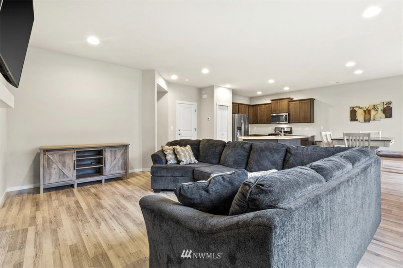 2914 Fiddleback St Ne #NA - Photo 4 of 28