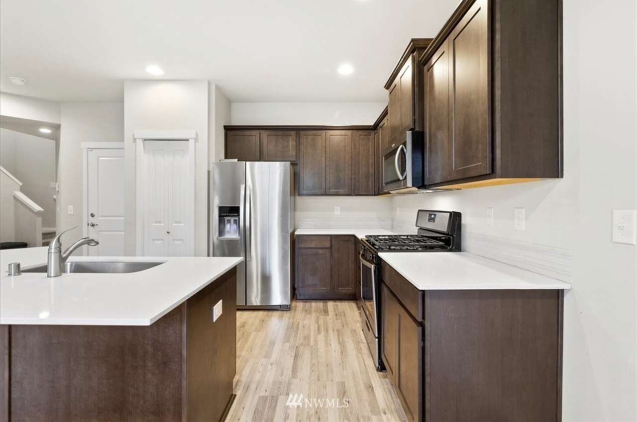2914 Fiddleback St Ne #NA - Photo 5 of 28