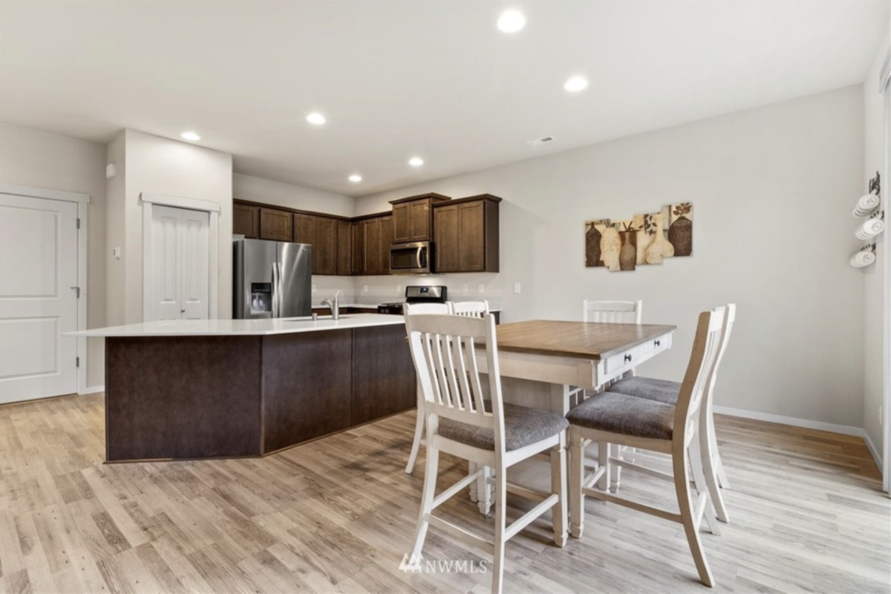 2914 Fiddleback St Ne #NA - Photo 6 of 28
