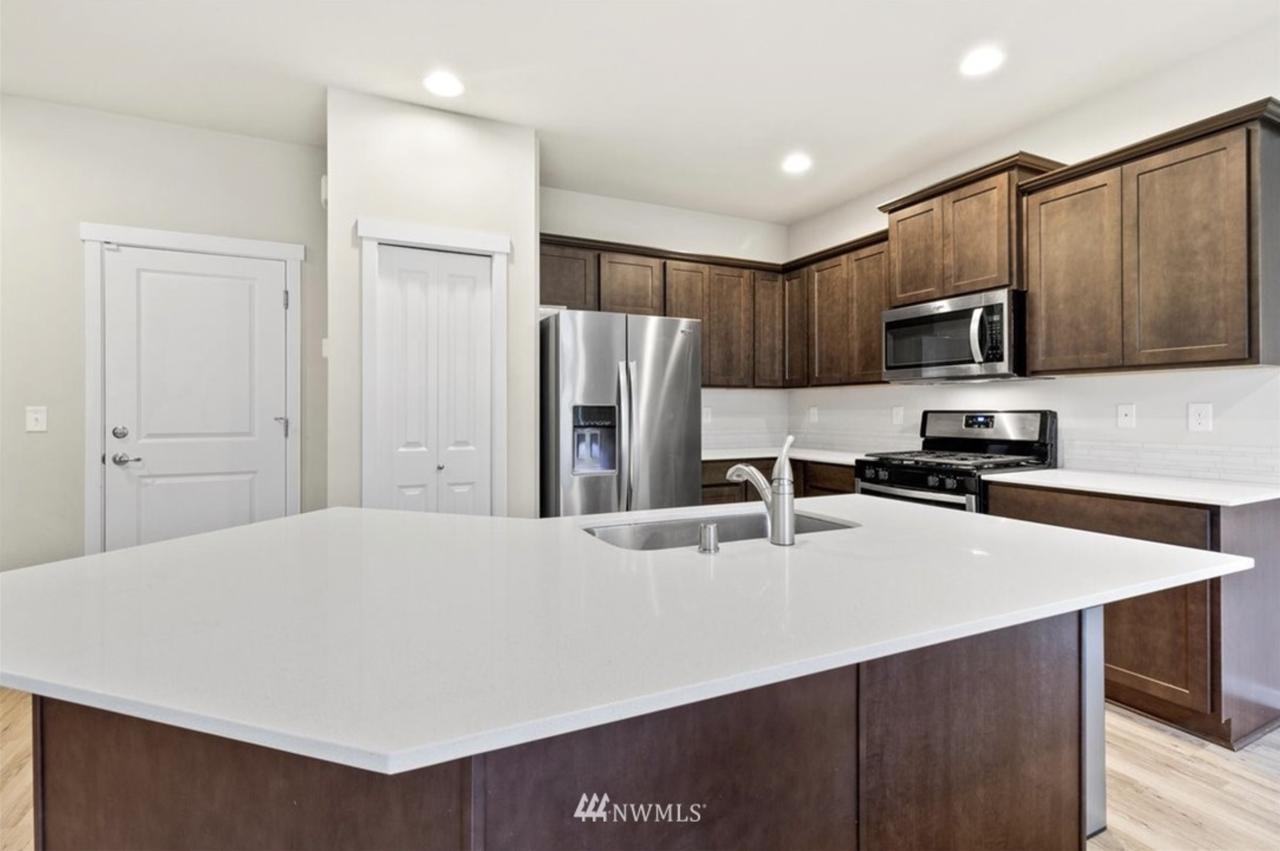 2914 Fiddleback St Ne #NA - Photo 7 of 28