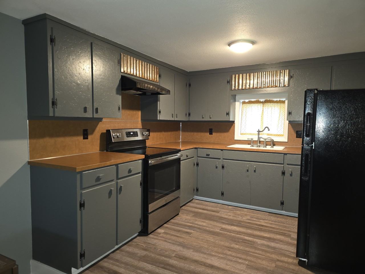 990 6th St #4 - Photo 4 of 11