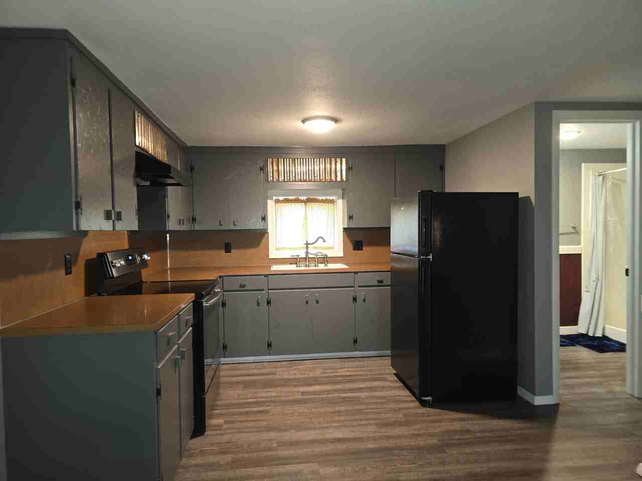990 6th St #4 - Photo 5 of 11