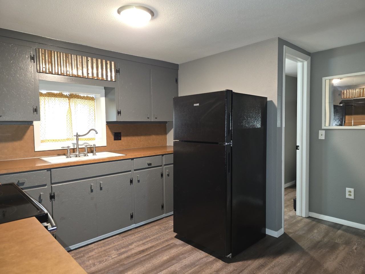 990 6th St #4 - Photo 6 of 11