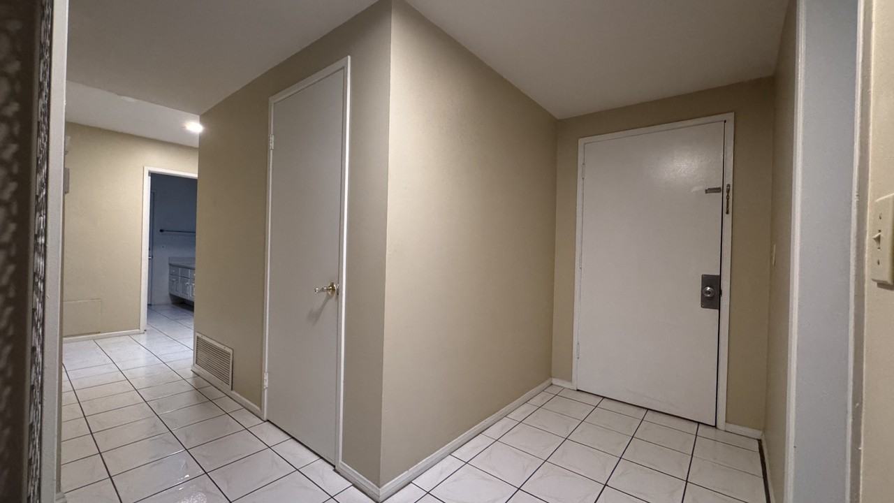 17040 Ridge Park Dr #NA - Photo 3 of 18