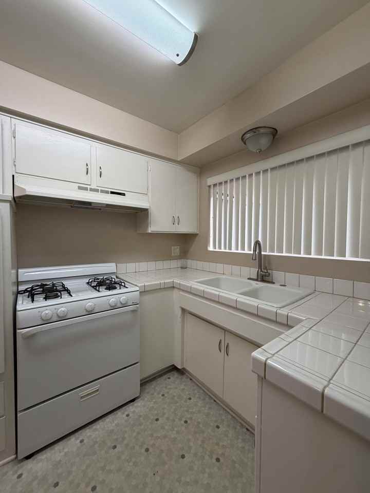 4425 Ocean View Blvd #7 - Photo 5 of 17