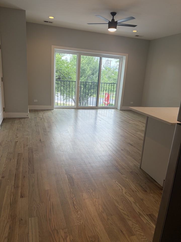 1347 W 47th St #2E - Photo 4 of 20