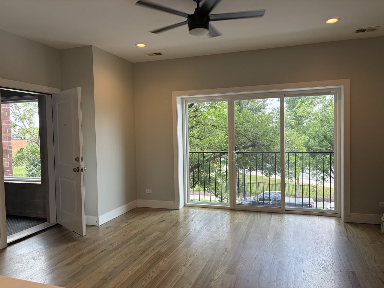 1347 W 47th St #2E - Photo 5 of 20
