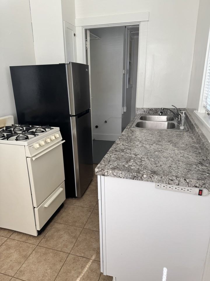 410 N Euclid Ave #8 - Photo 4 of 9