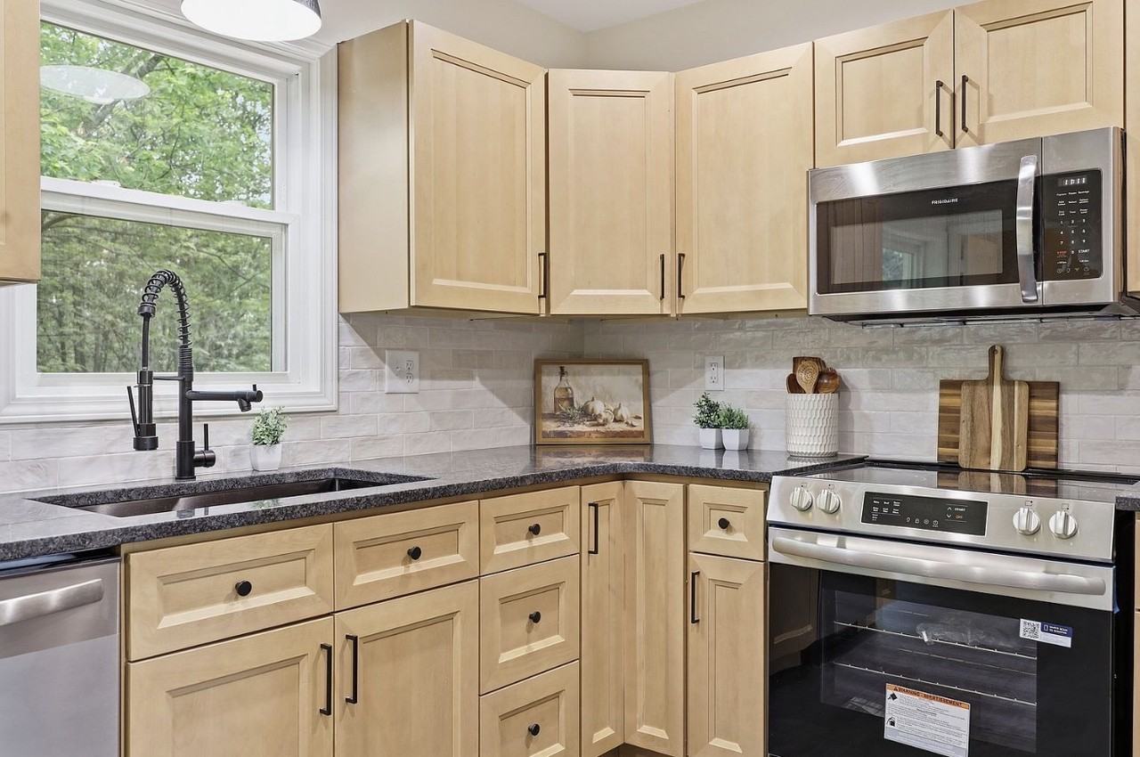 601 Gillespie St #NA - Photo 4 of 6