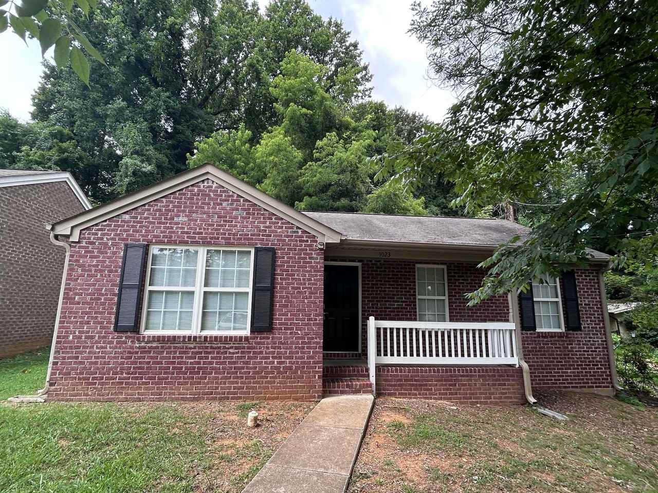 1023 N Manor Dr - Photo 3 of 21
