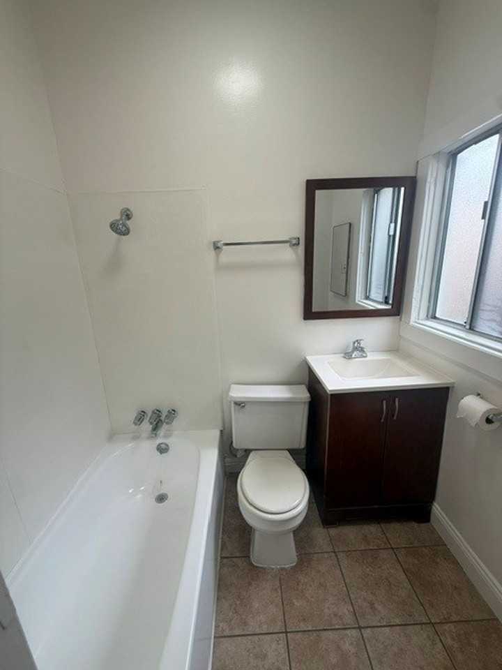 1058 Molino Ave. - Photo 6 of 9