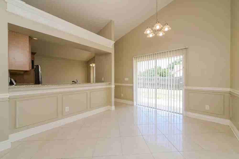 2902 Cool Breeze Circle - Photo 2 of 9