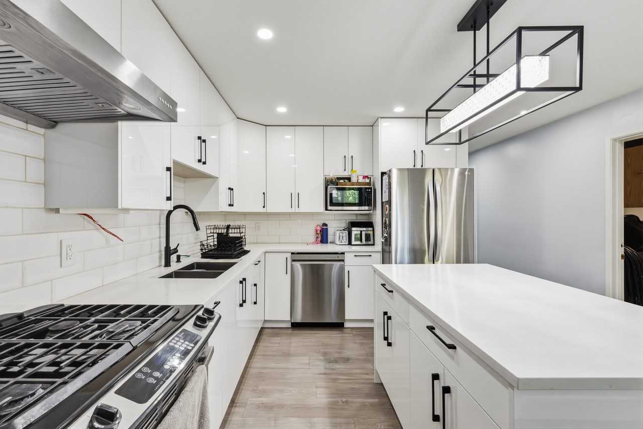 15691 20 Avenue - Photo 8