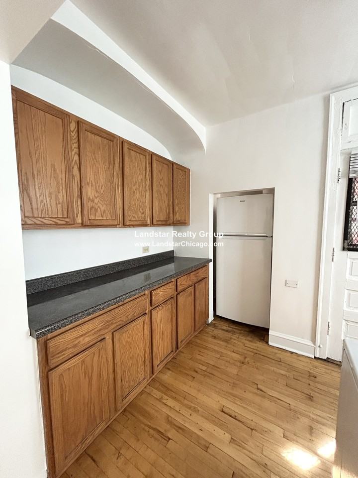 1806 West Farwell Avenue #3B - Photo 4 of 17