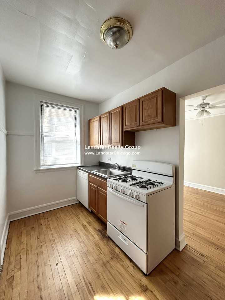 1806 West Farwell Avenue #3B - Photo 3 of 17