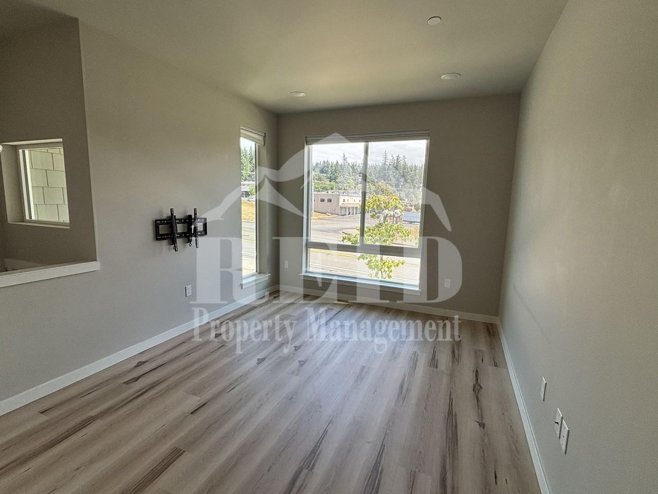26184 Dungeness Ave Ne - Photo 3 of 17