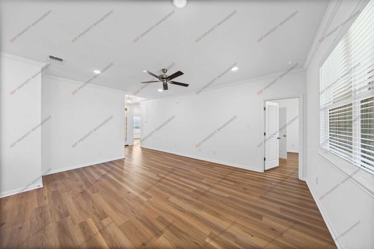 8114 Timber Hollow Ln - Photo 7 of 31