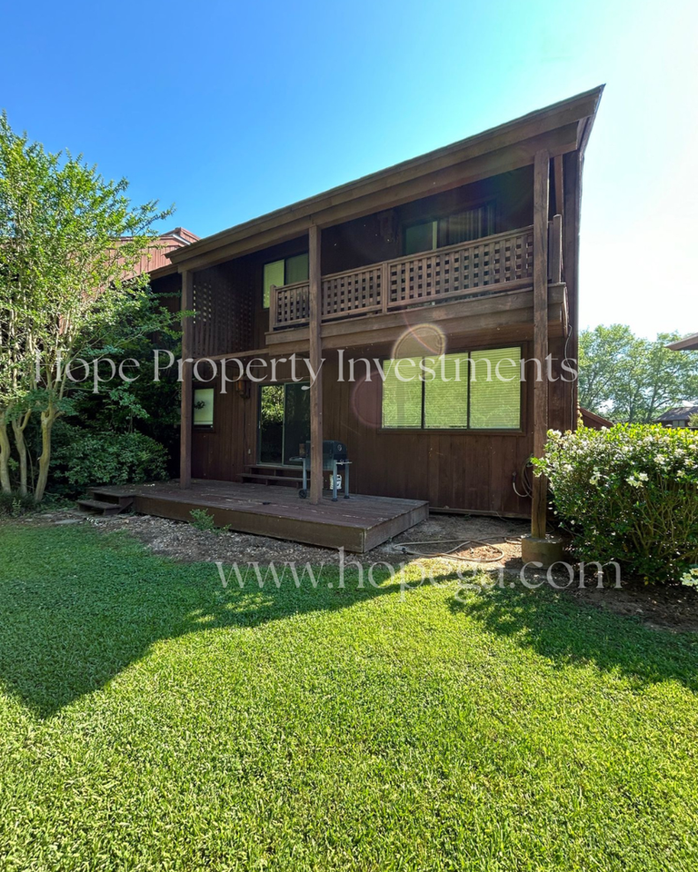 2 Northlake Cir - Photo 2 of 13