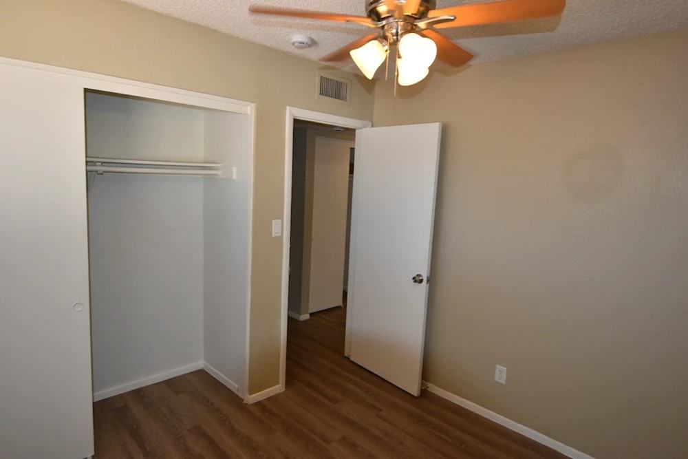 2303 West Waltann Lane - Photo 6 of 9
