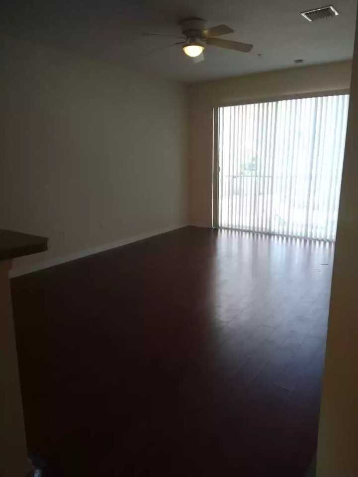 1952 Freeport Ln - Photo 2 of 4