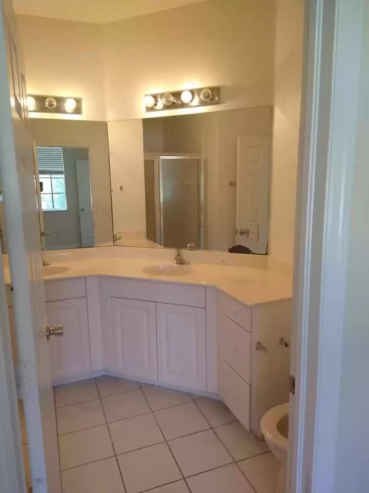 1952 Freeport Ln - Photo 3 of 4