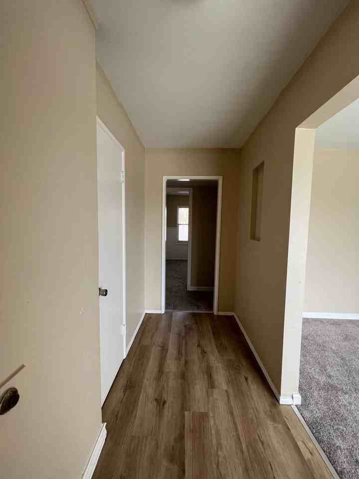 210 Irene St - Photo 3 of 25