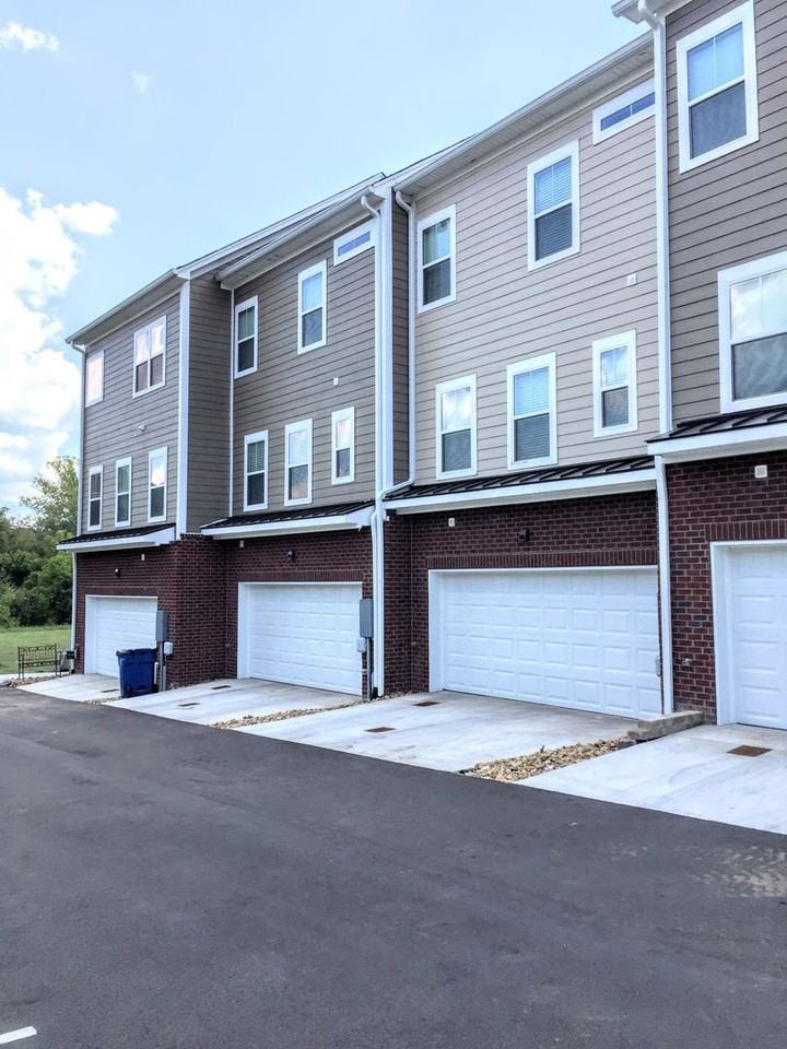 8100 Lenox Creekside Dr - Photo 2 of 12