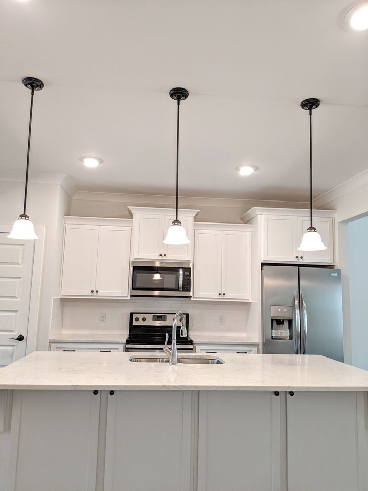8100 Lenox Creekside Dr - Photo 5 of 12