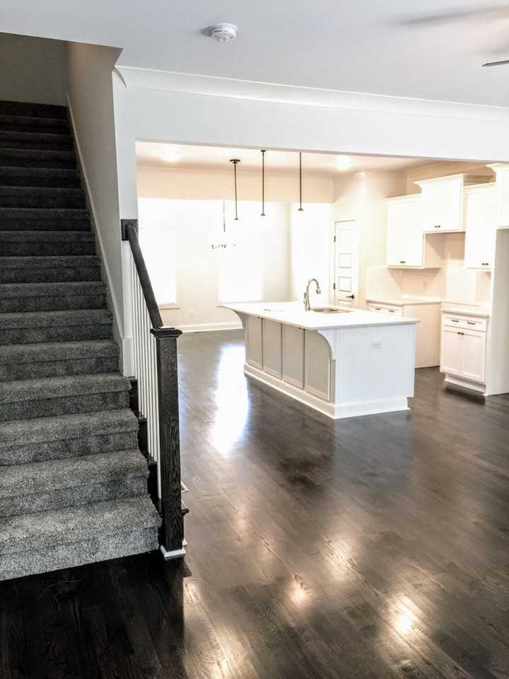 8100 Lenox Creekside Dr - Photo 7 of 12