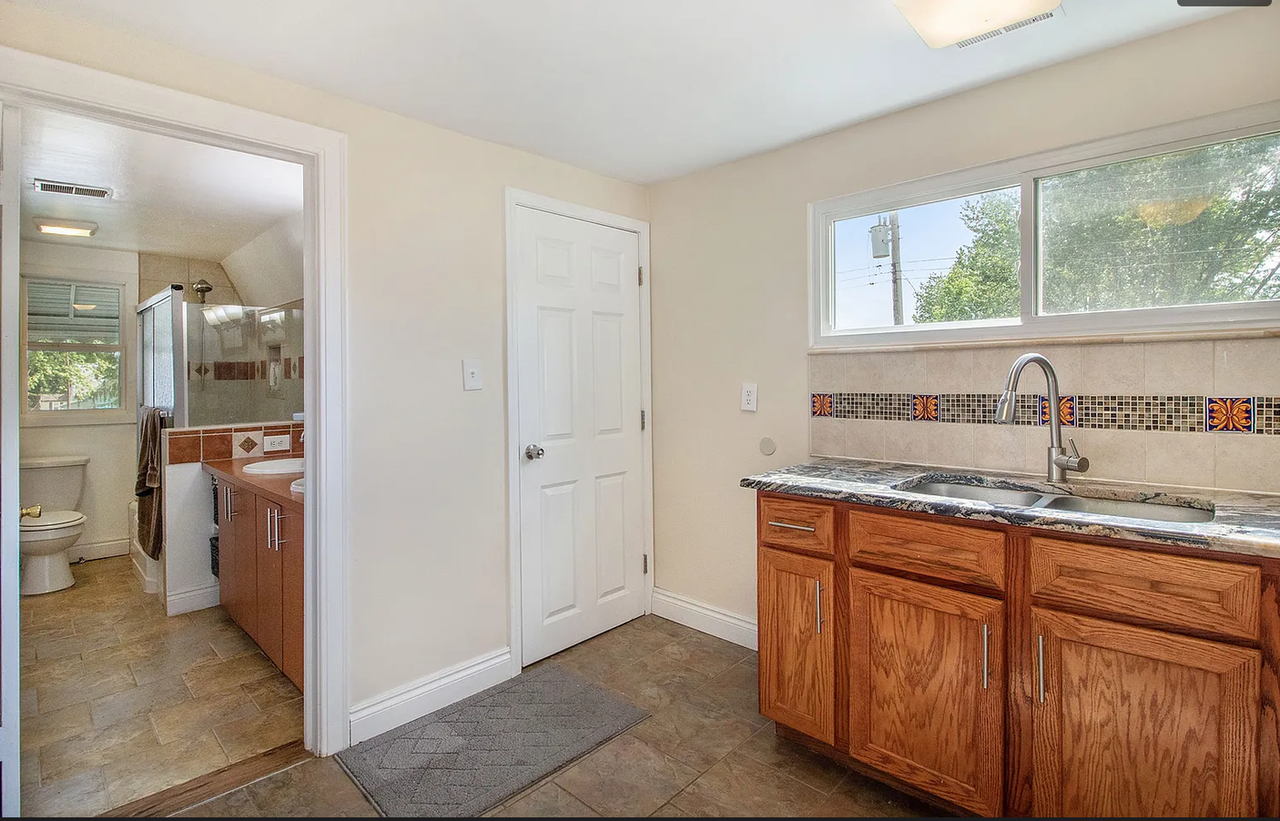 4080 Joyce Ave #B - Photo 6 of 23