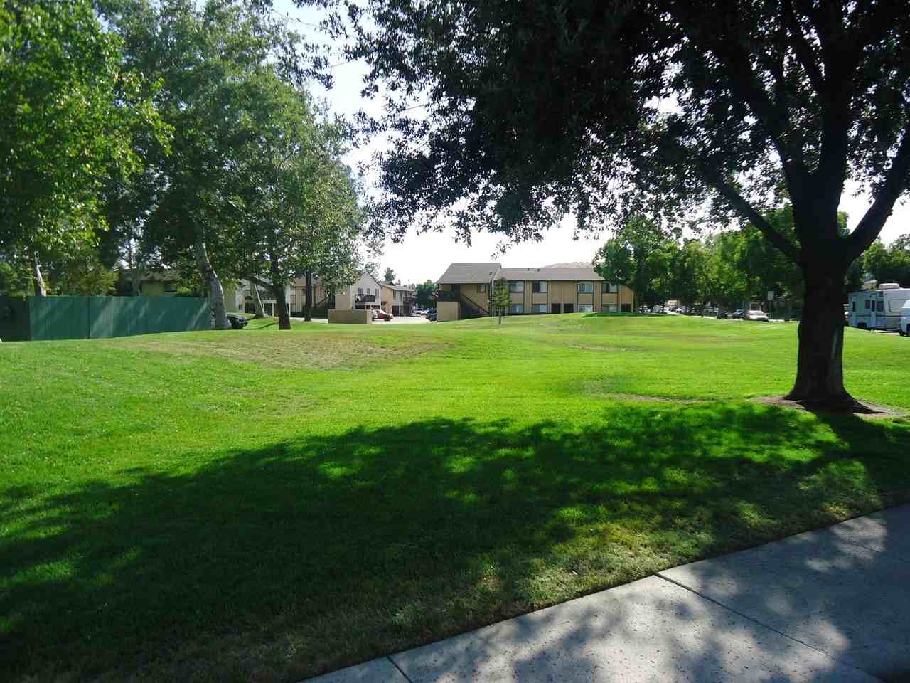 10125 Carefree Dr - Photo 4 of 24