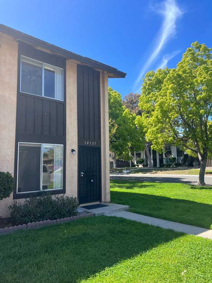 10125 Carefree Dr