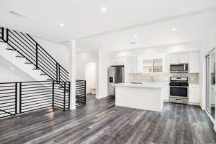 10924 1/2 Hesby St - Photo 1 of 1