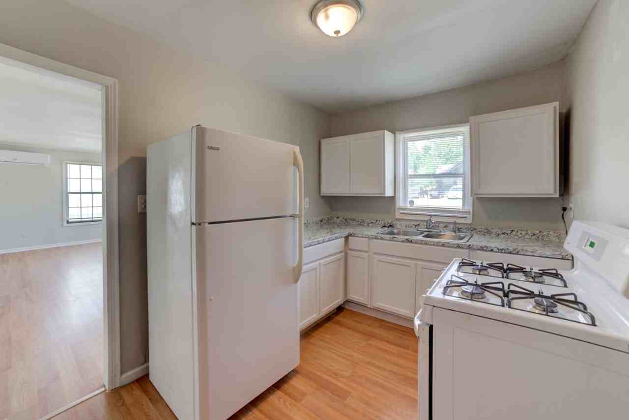 1020 E Apache St - Photo 5 of 14