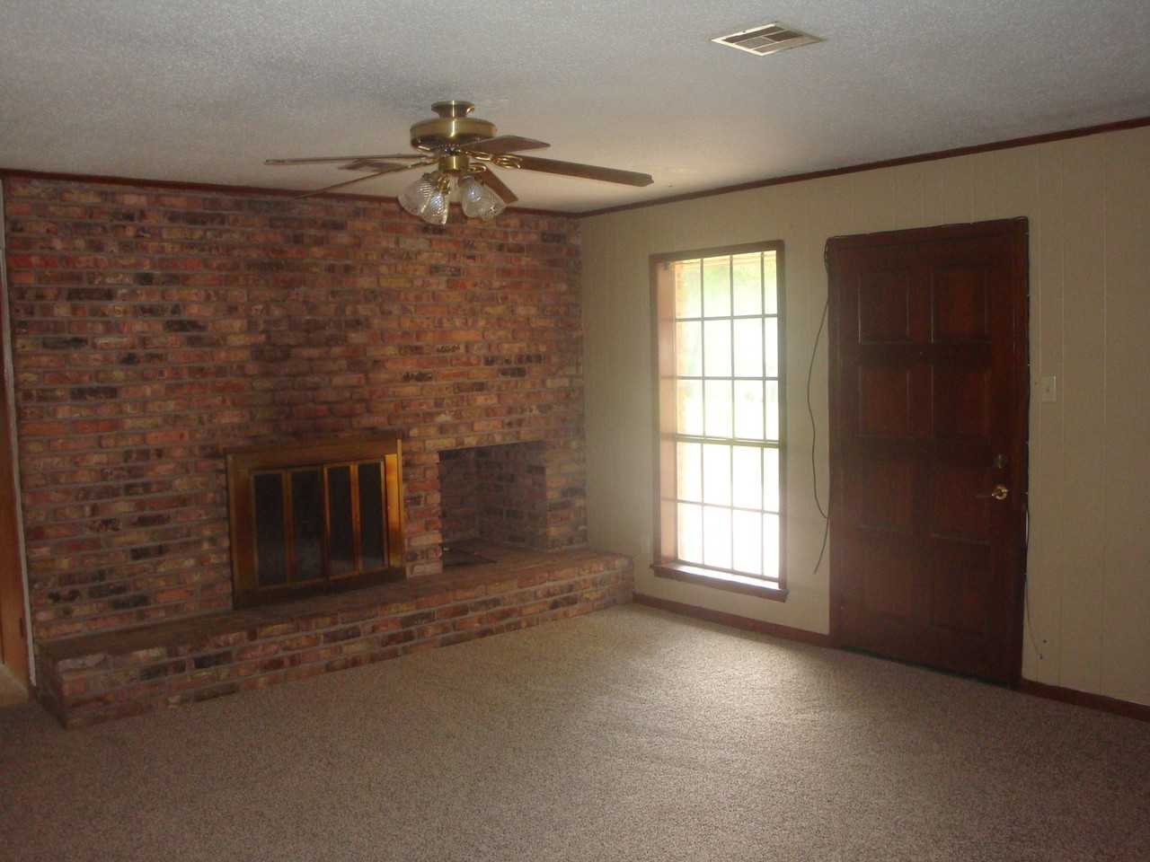 1287 Oak Rd - Photo 2 of 8