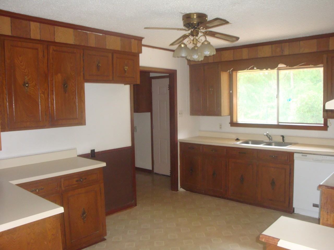 1287 Oak Rd - Photo 3 of 8