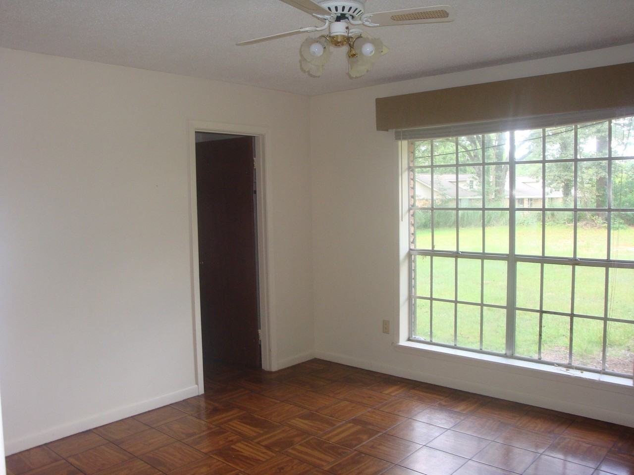 1287 Oak Rd - Photo 6 of 8
