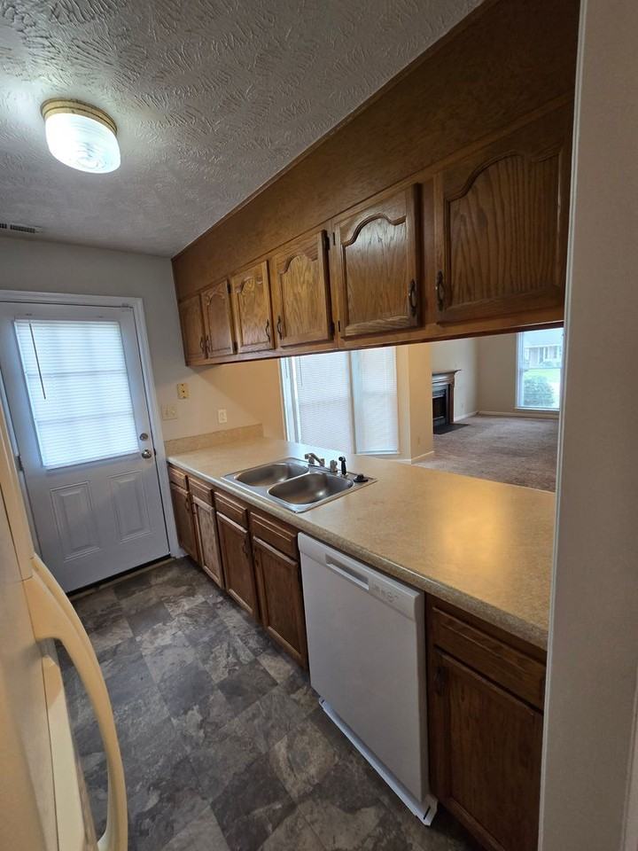 6850 Shawcross Ln - Photo 5 of 16