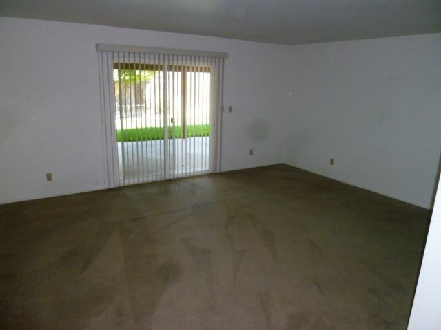 670 N G St - Photo 5 of 7