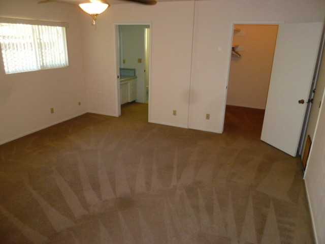 670 N G St - Photo 6 of 7