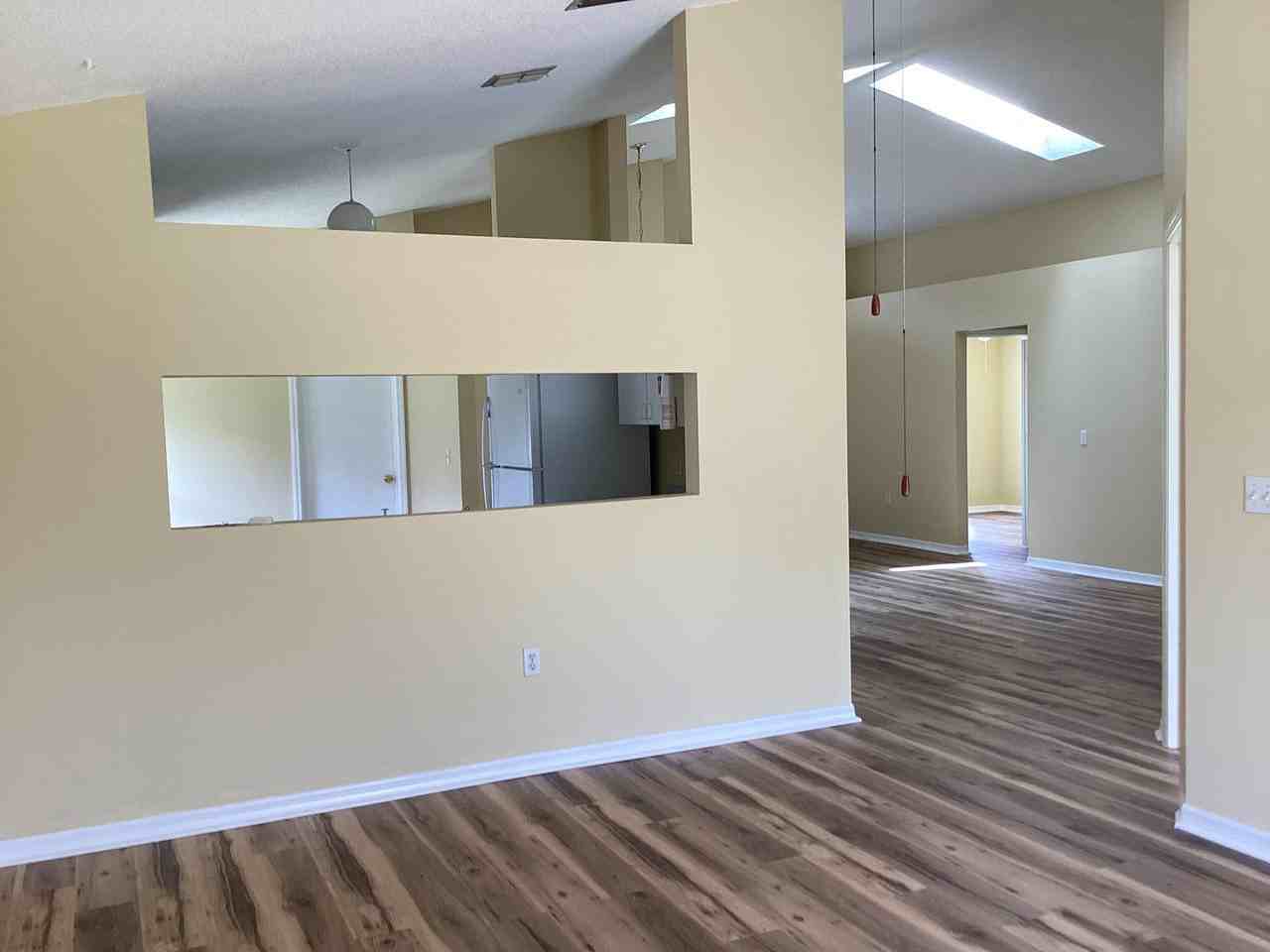 1021 Old Barn Rd - Photo 2 of 10