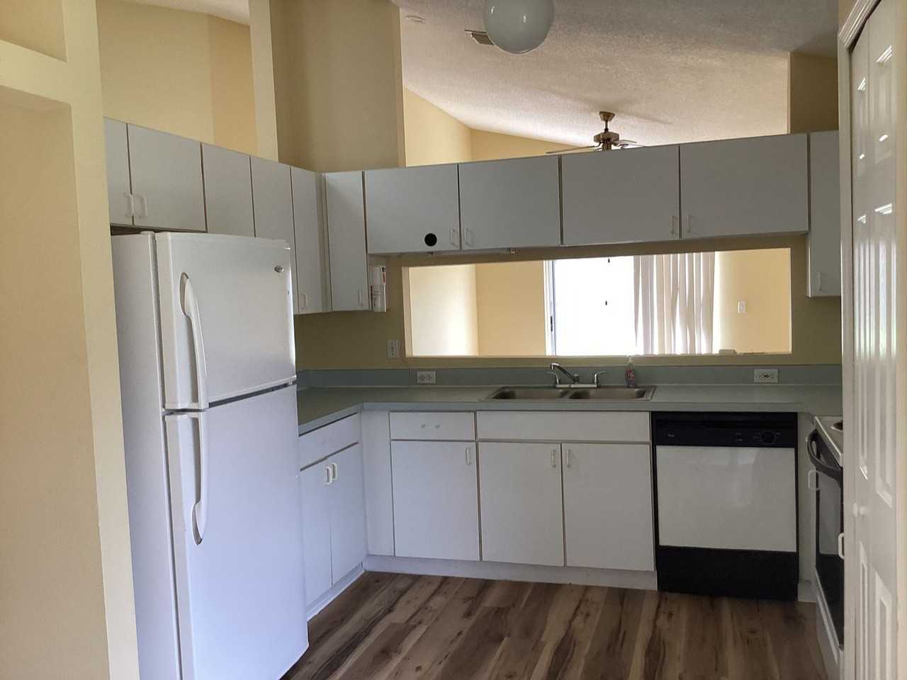 1021 Old Barn Rd - Photo 3 of 10