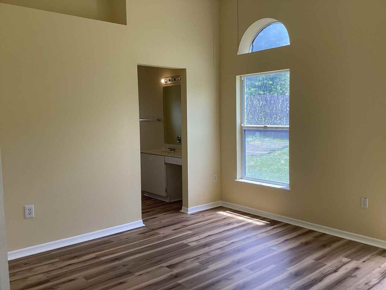 1021 Old Barn Rd - Photo 4 of 10